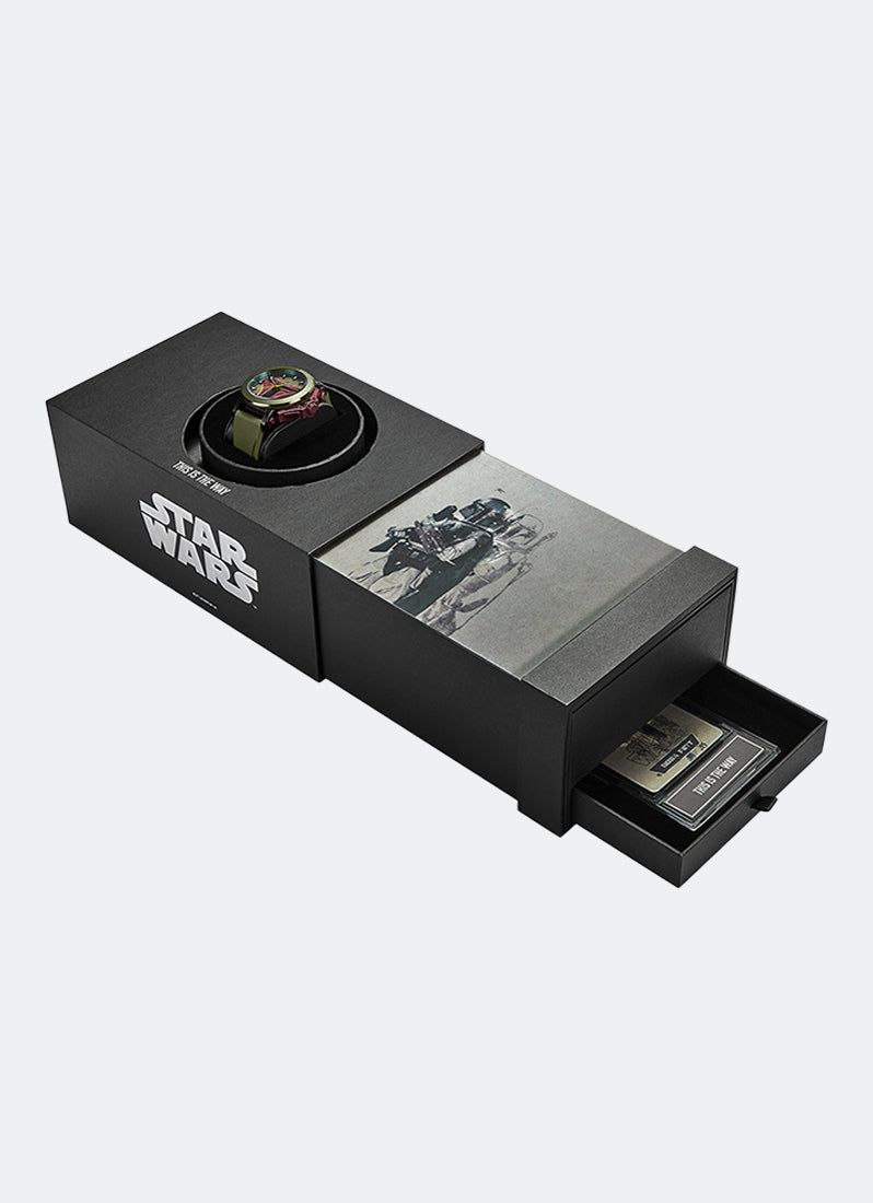 Star Wars Boba Fett Limited Edition Gift Set Chronograph Men Olive Green with Maroon & Black Accents Stainless Steel Olive Green with Yellow & Maroon Accents Stainless Steel Olive Green Premiun Rubber - 45mm AC9205MCRBF1