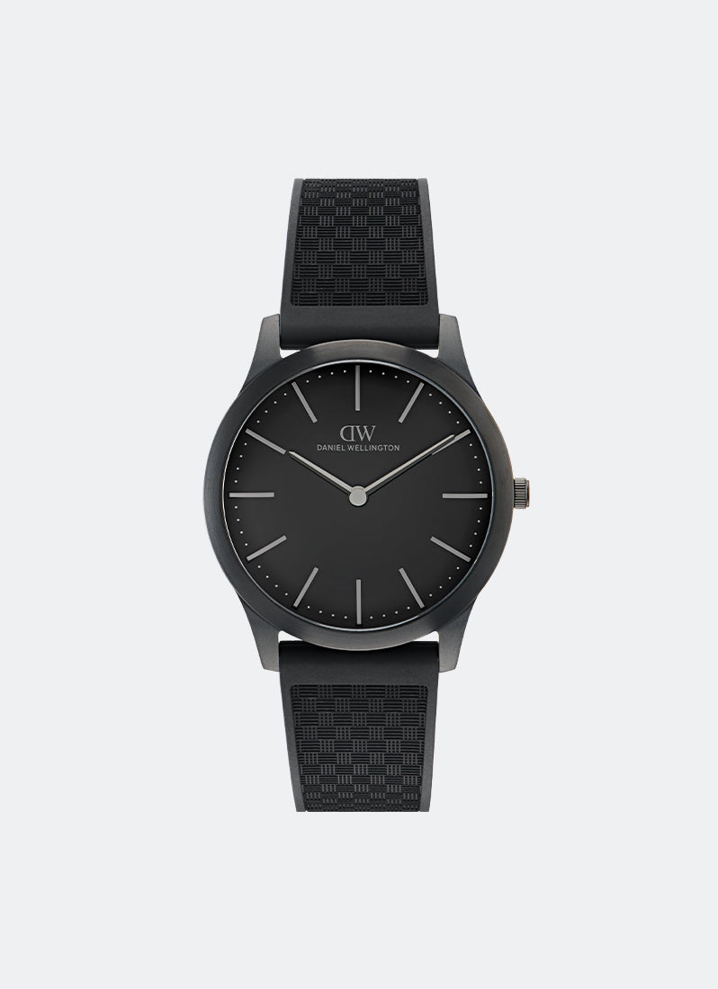 Pathfinder Black Rubber Black (39) DW00100981