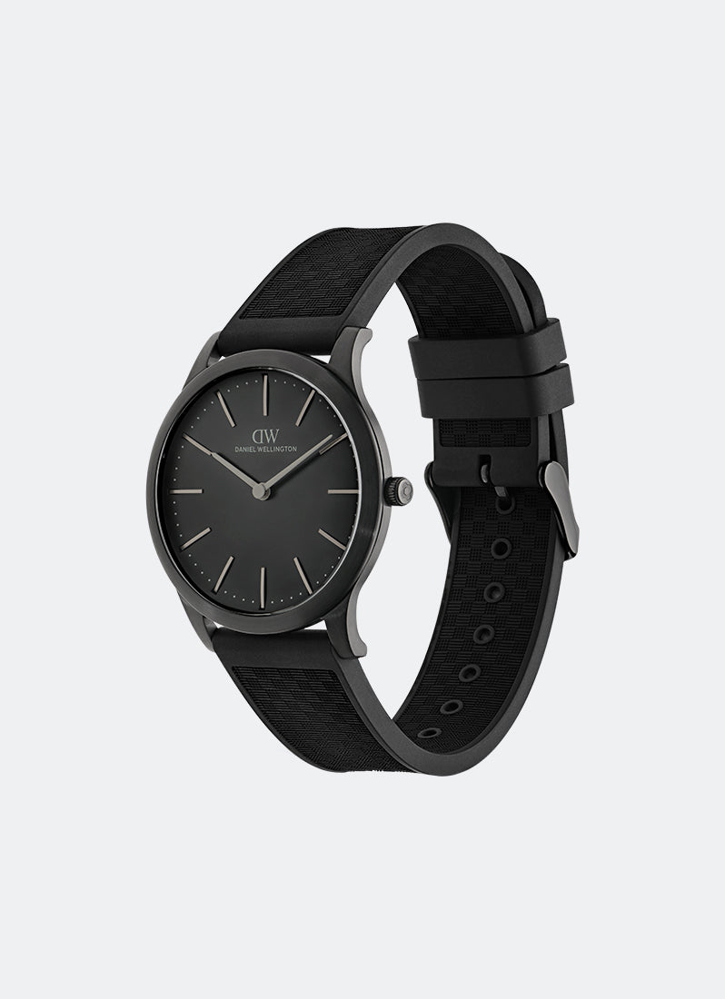 Pathfinder Black Rubber Black (39) DW00100981