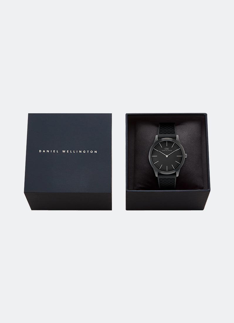 Pathfinder Black Rubber Black (39) DW00100981