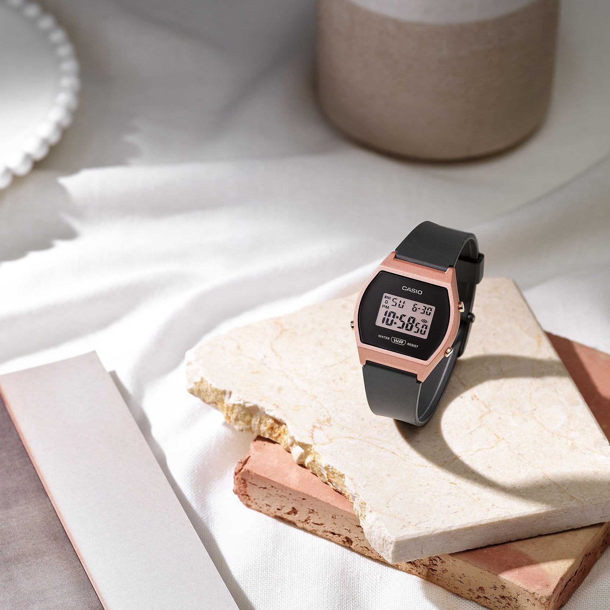 Jam Tangan Casio Digital Black Resin Strap 35mm Unisex LW-204-1ADF