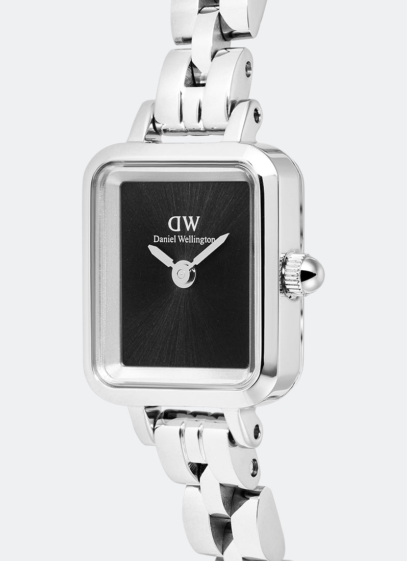 Daniel Wellington Quadro Mini Onyx Arch 3-Link Sunray Silver Dial Close Up