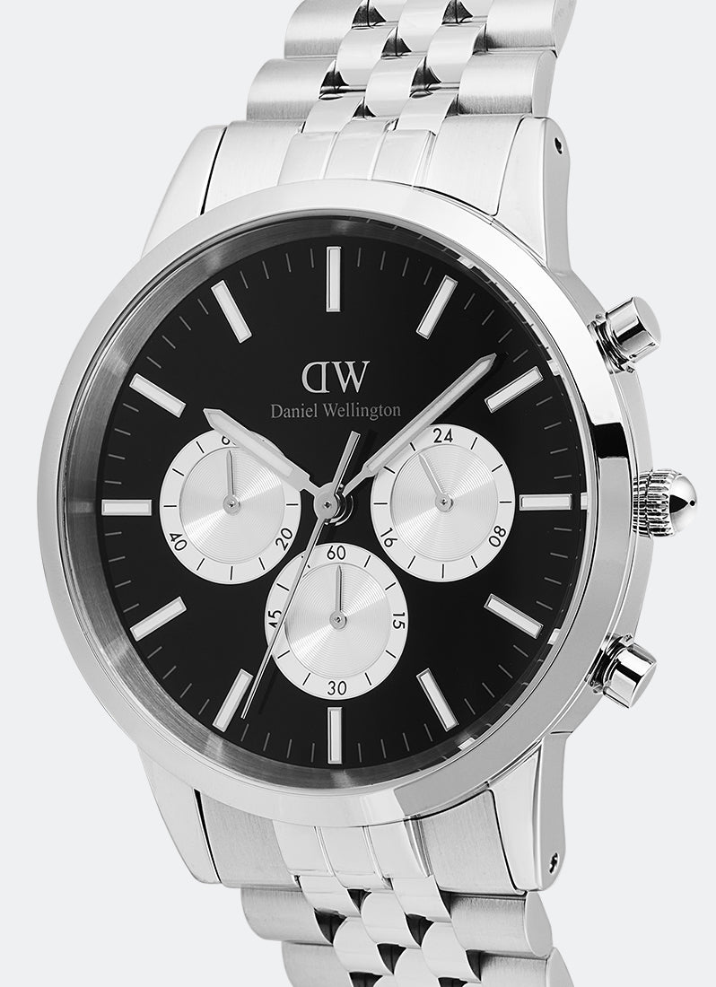 Daniel Wellngton Iconic Onyx Chronograph Arch Panda 5-Link Silver Dial Close Up