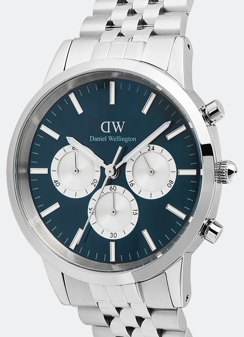 Daniel Wellington Iconic Arctic Chronograph Arch Panda 5-Link Silver Dial Close Up